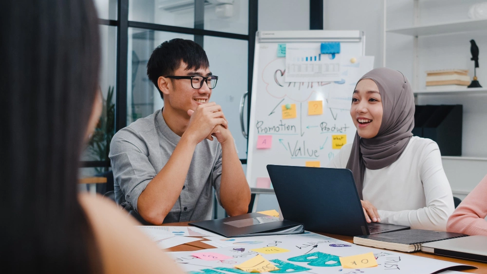 Diskusi bersama tim